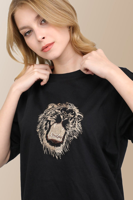 Siyah Uzun Aslan Desen Nakışlı Regular T-shirt
